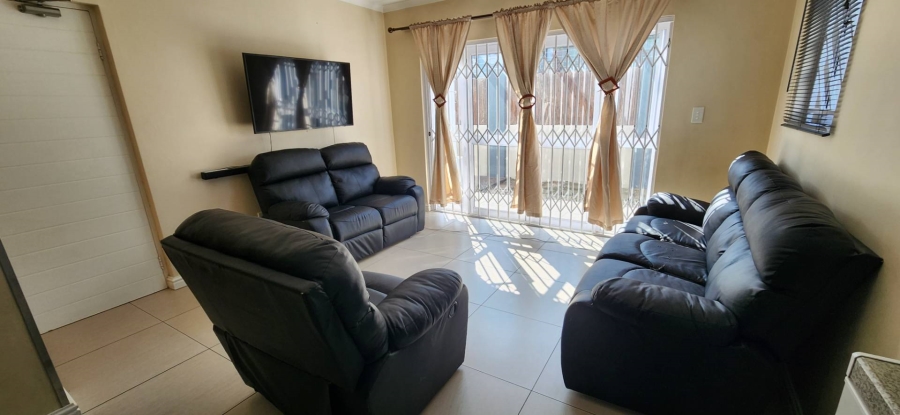 3 Bedroom Property for Sale in Buhrein Western Cape